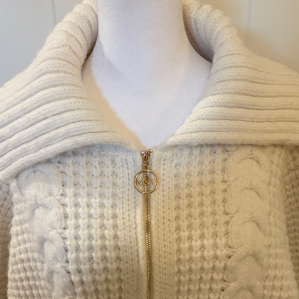 🪵 🔥 Cozy Cream Cable Knit Cardigan 🪵 🔥 - Picture 3 of 13